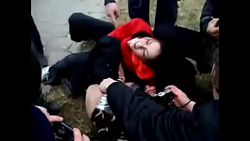Классный секс школьников порно подростки трахает малолетку порвал целку девочку [360p] ▶