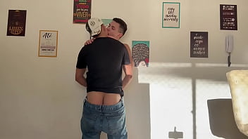 Clip sex Young guy with a smooth and big ass giving it to his friend