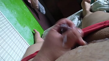 socando uma