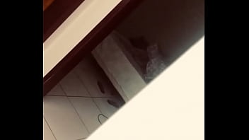 Video Esposa achando que estava só em casa batendo sirirca