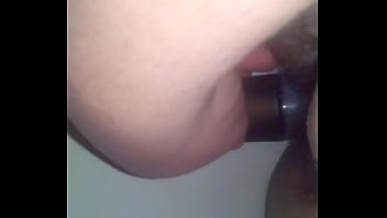 Enfiando frasco no cu