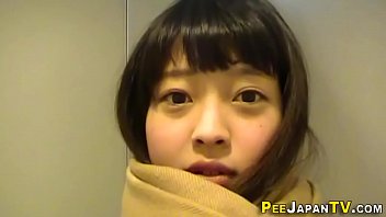 Video Cute japanese teen pees