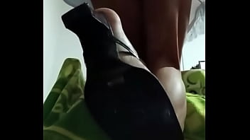 Shemale Très Chaud Joue Et Aime Avec Des Boules Anales