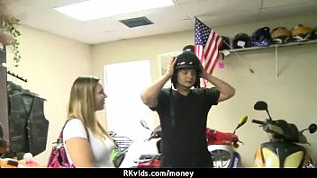 Amateur has sex for some quick cash 24