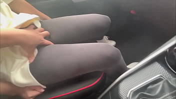 "Don't let my boyfriend find out..." A cute cheats on her boyfriend in the car. They both moan a lot...