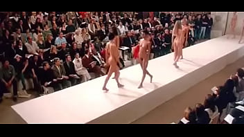 naked runway - XVIDEOS.COM