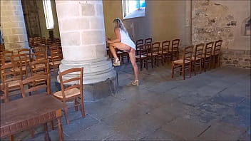 séance super exhib dans une cathédrale