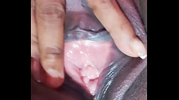 Je me caresse en attendant.......