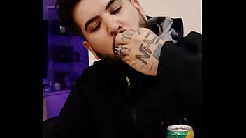 Chentric AKA fat guy eats kfc in sexy way