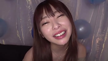 【素人ナンパ】美少女インフルエンサーが映えを求めてディルドをパクリ！手マンでびしょ濡れのまんこを立ちバックで激ピス