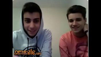 Garçons Timides Sur Cam