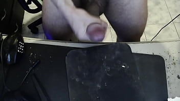 Te voy a dar leche puta! huge cumshoot in a show