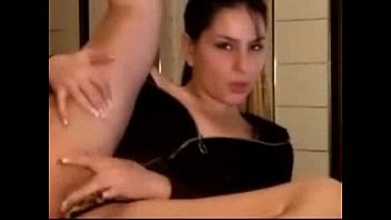 Hotchick Plays on Webcam