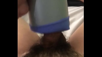 Young bottom makes a pussy pocket