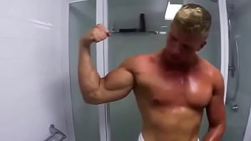 gostoso mostrando corpinho sarado