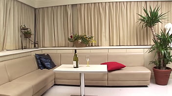 Geile Schlampe auf meinem Rücken - Vibrator gegen meine Brust