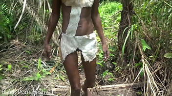 Skinny African tribe woman working outdoor - XVIDEOS.COM 