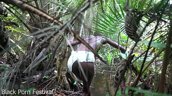 Skinny African tribe woman working outdoor - XVIDEOS.COM 