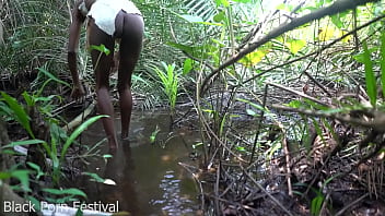 Skinny African tribe woman working outdoor - XVIDEOS.COM 