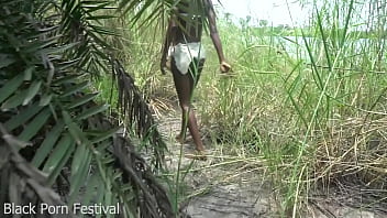 Skinny African tribe woman working outdoor - XVIDEOS.COM 