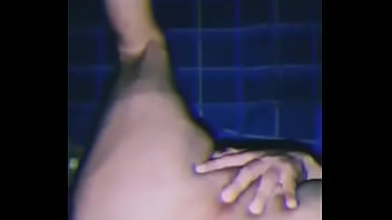 Mi culo se traga todo el consolador