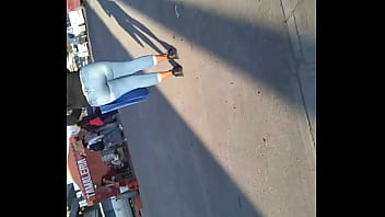 Tia me deja grabar sus nalgotas...