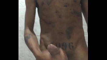 BC Silva e sua punheta gozada no banho