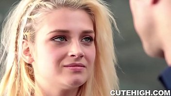 Video Hot Teen with Trouble Focusing