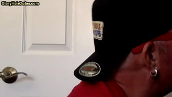 Gloryhole Dilf Suce Une Bite À La Maison En Gros Plan Fait Maison