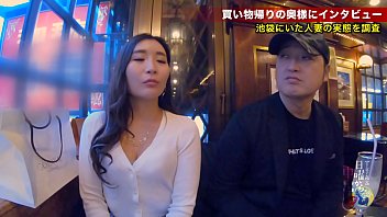 さっき知り合った男と自宅で楽しんじゃう人妻の私