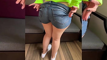 I convince the delivery girl to fuck for money