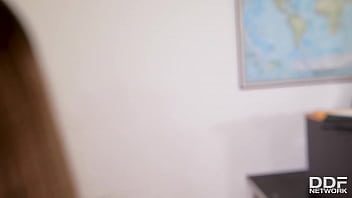 Orgía xxx en la escuela