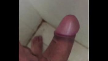 Sacando La Leche Antes De Ducharme...