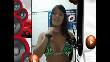 Johanna Maldonado z&ouml_ld bikiniben mutatja meg a b&aacute_jait 480p (Video Only)