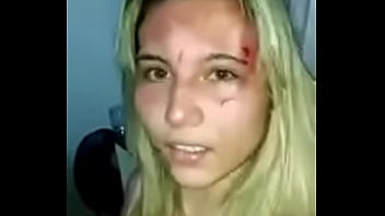 chica siendo maltratada