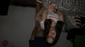 Heißes Latino-Pärchen - Junge Amateure beim ersten Mal