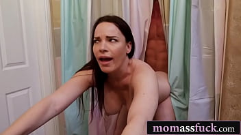 MILF im Badezimmer - Schwager fickt sie wild