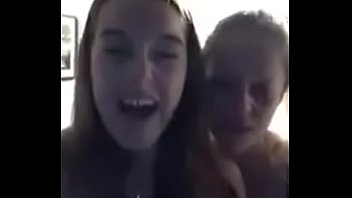 periscope girls kissing 10  