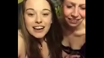 periscope girls kissing 10  