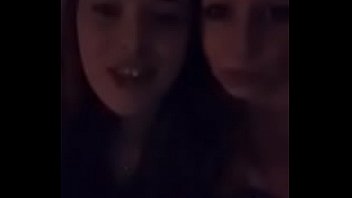 periscope girls kissing 10  