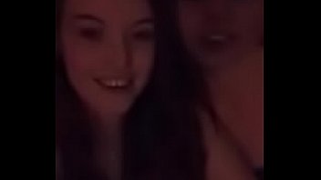 periscope girls kissing 10  