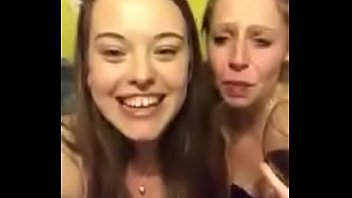 periscope girls kissing 10  