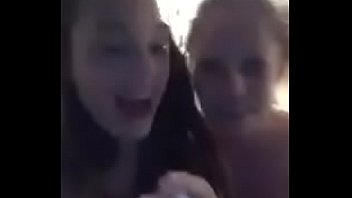 periscope girls kissing 10  