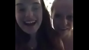 periscope girls kissing 10  