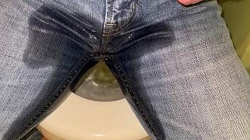 Pipí en Jeans 04