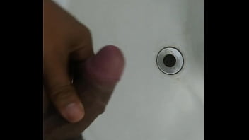 Vinny Branlette Dans La Salle De Bain