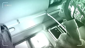 Je Branle Ma Bite Dans Les Transports En Commun Et Elle Me Voit Qu'elle Veut