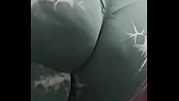 Se Mete El Leggins Y Se Sube La Playera Para Que Le Vea Como Se Le Marca La Tanguita 1...