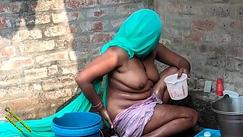 Video Indian Village Desi Bathing Video In Hindi Desi Radhika