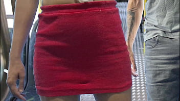 Estudante sendo encoxada no ônibus em público!